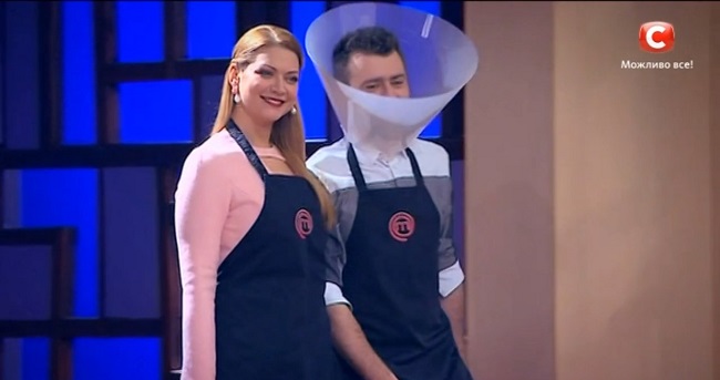 Судді презентують учасникам незвичайні девайси для битви чорних фартухів